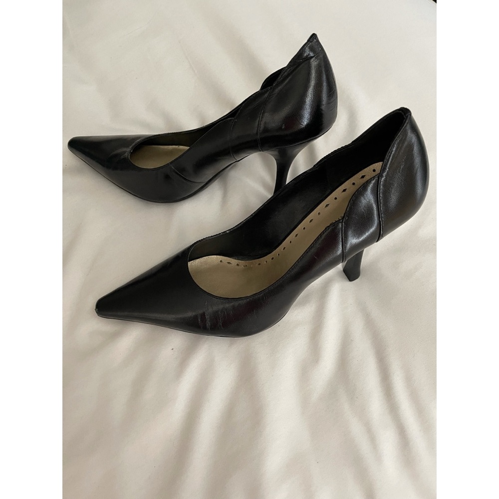 BCBG Girls size 7 heels